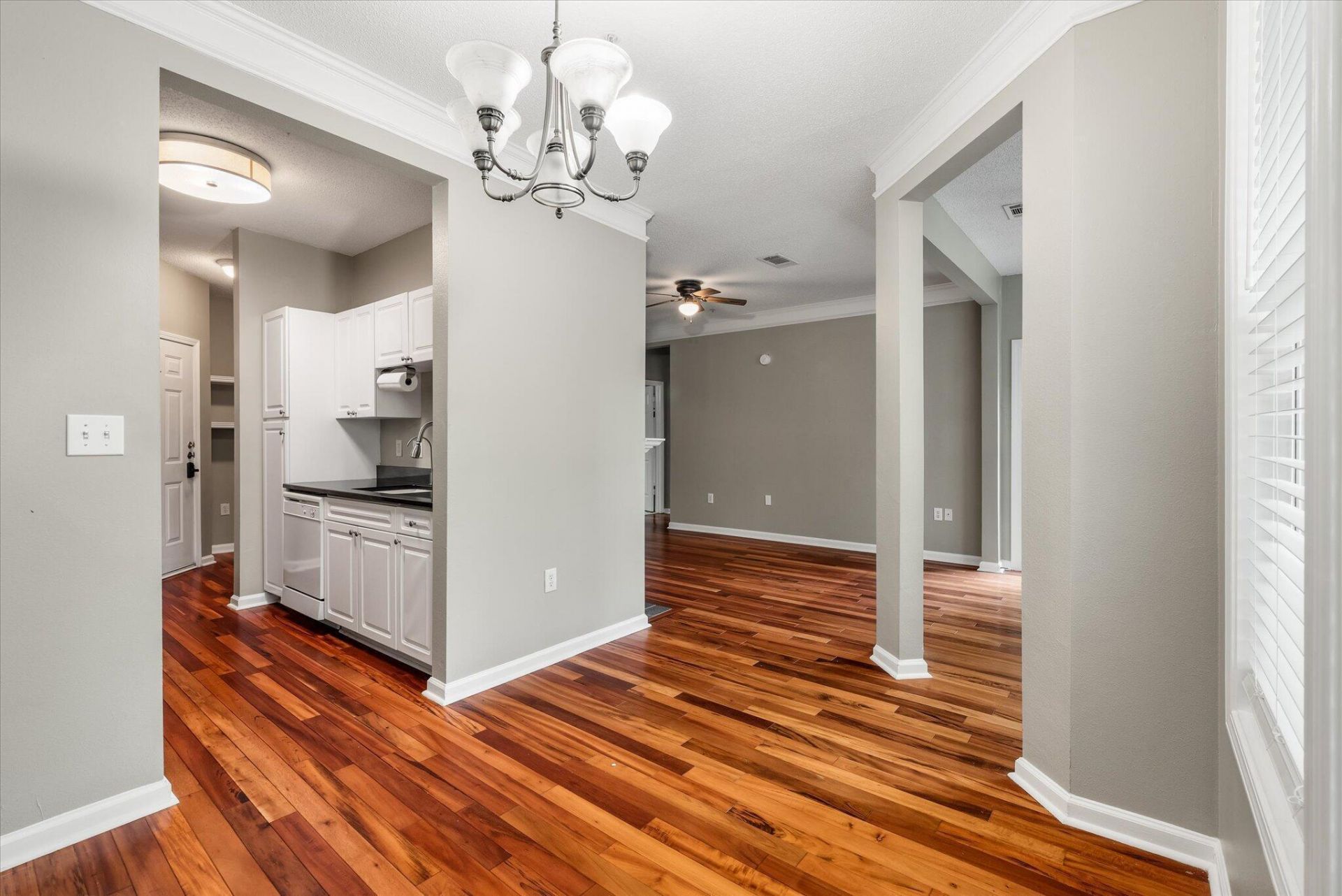 1734 Chatelain Way Photo 20