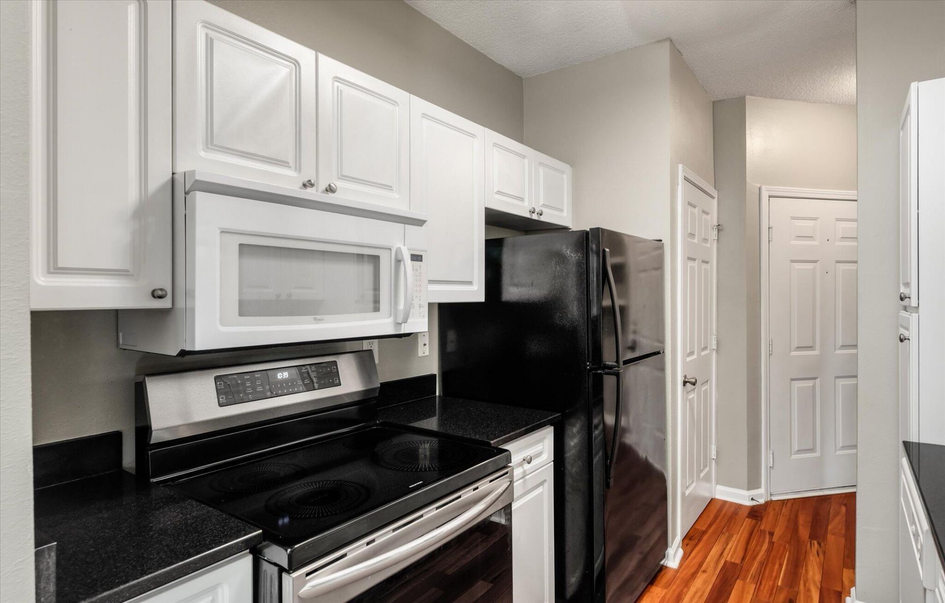 1734 Chatelain Way Photo 23