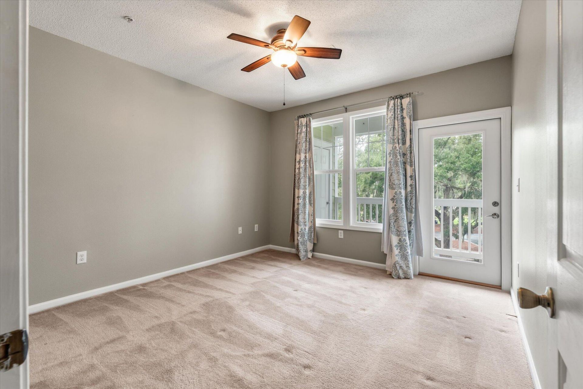 1734 Chatelain Way Photo 27