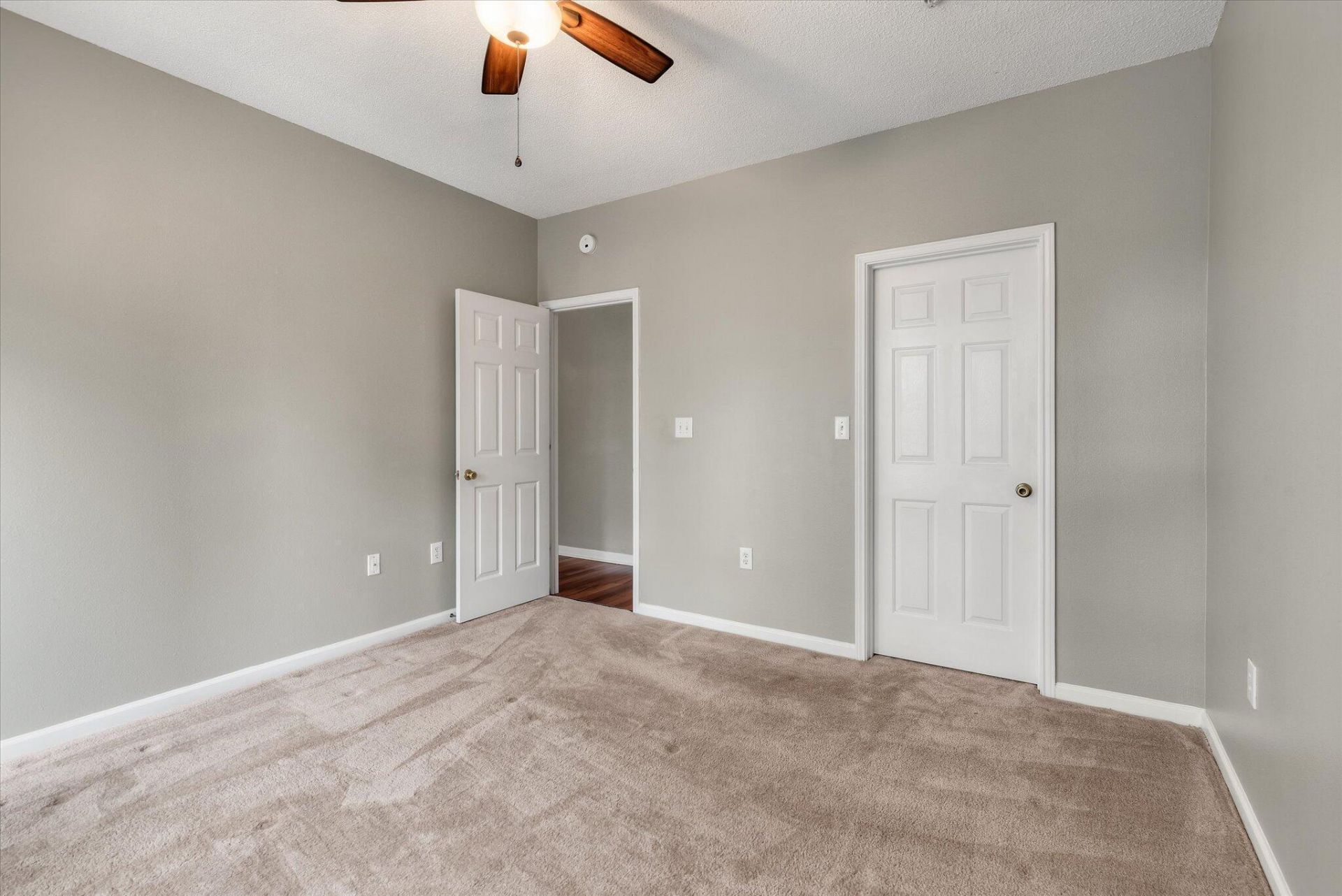 1734 Chatelain Way Photo 28