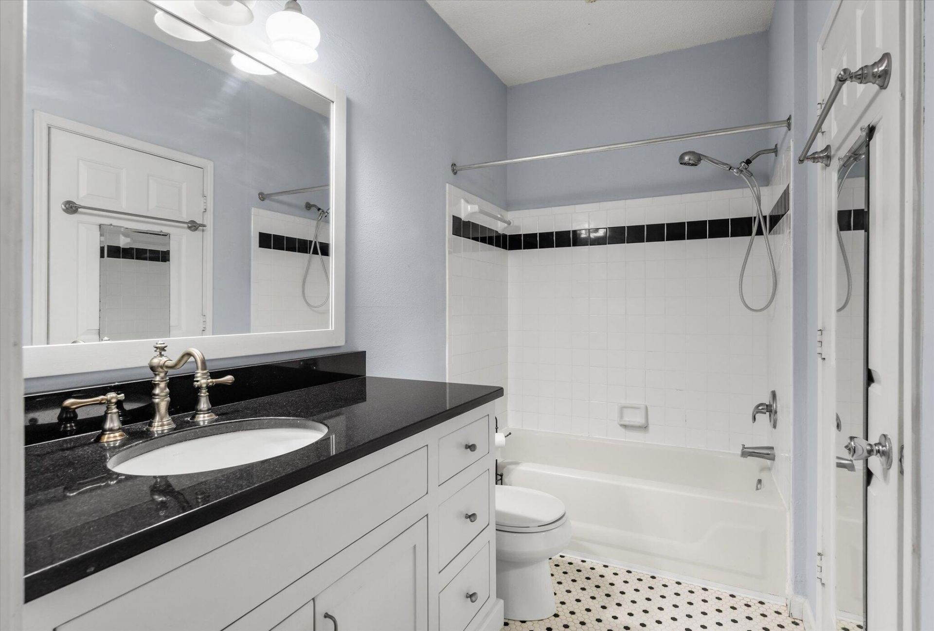 1734 Chatelain Way Photo 32