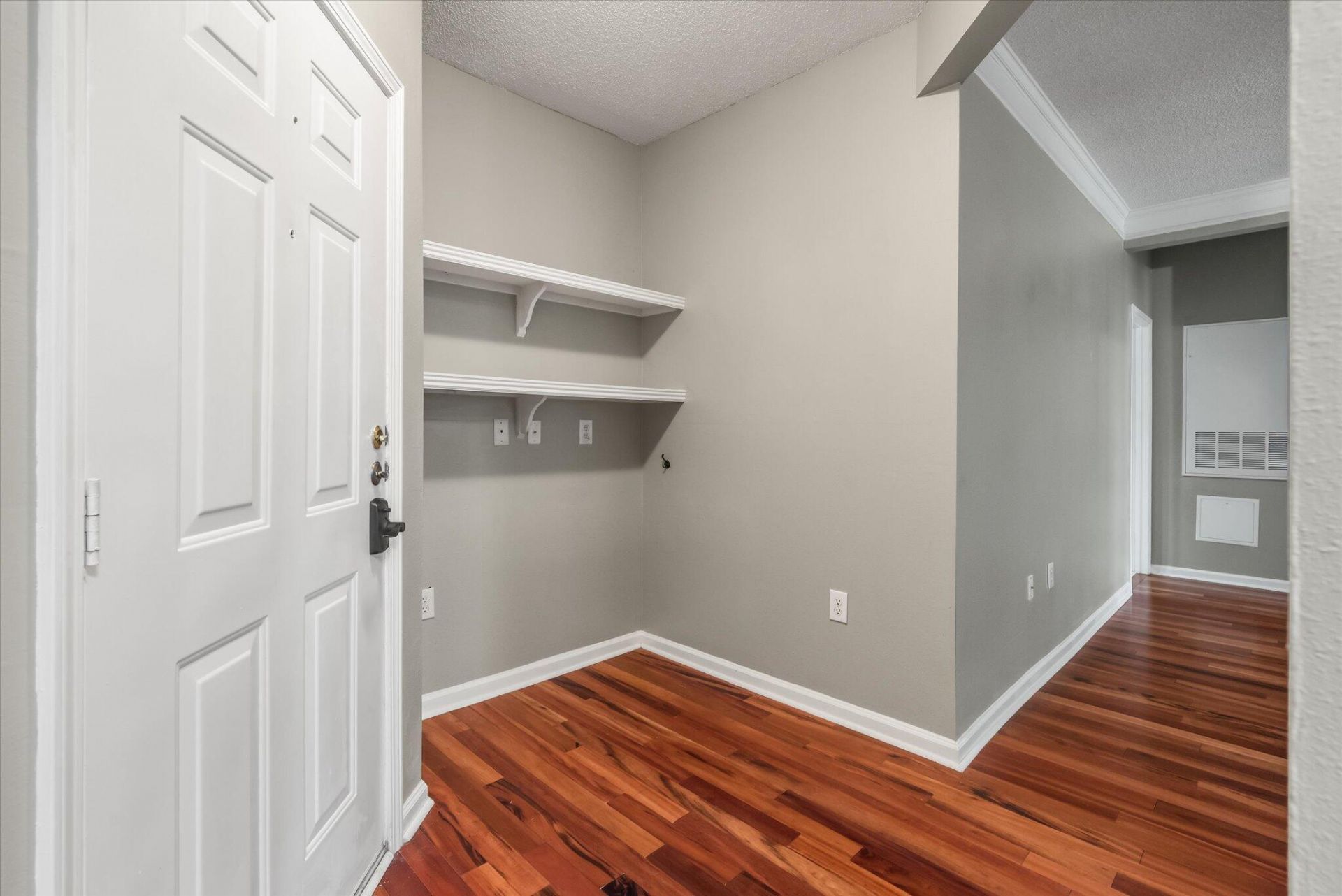 1734 Chatelain Way Photo 5