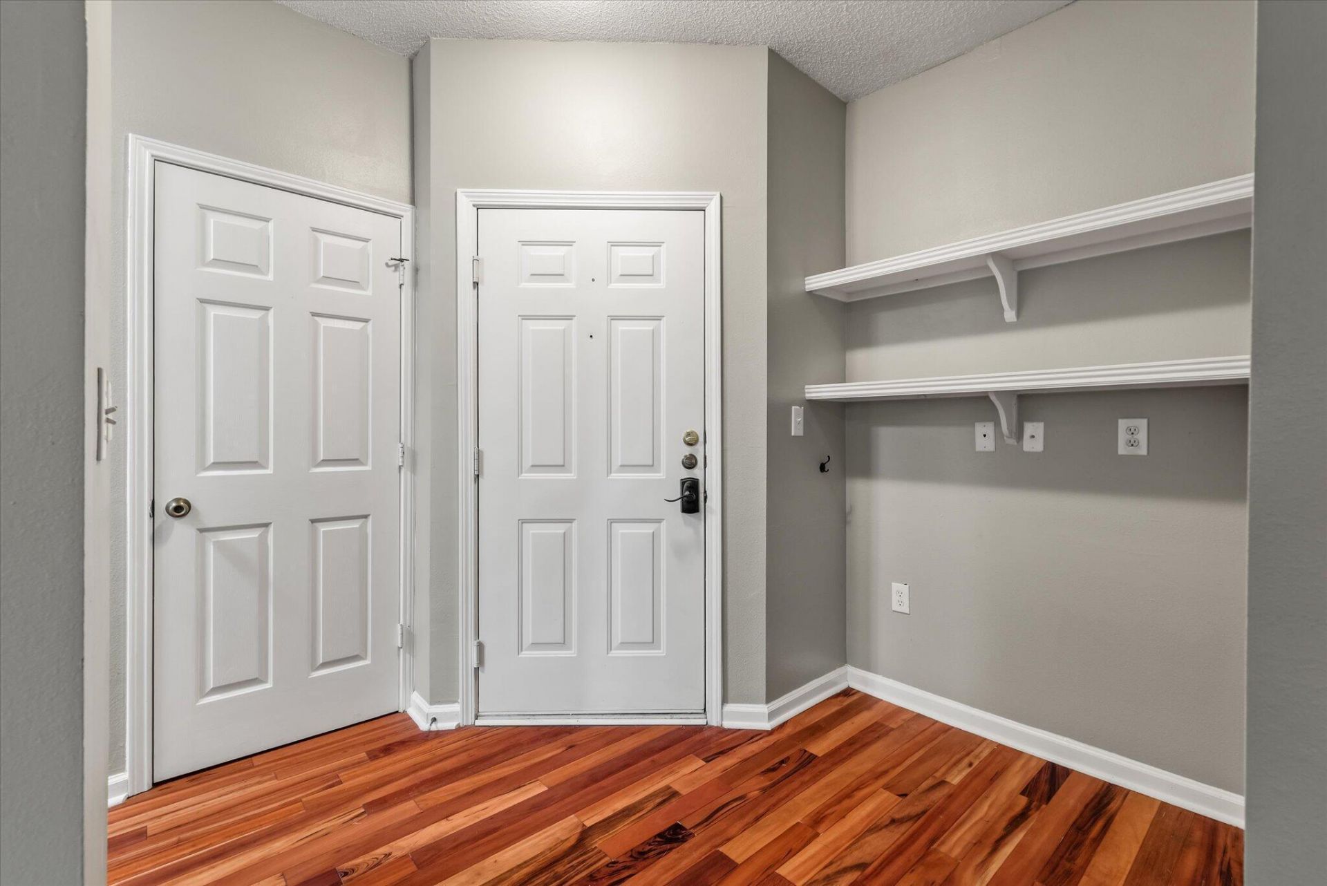 1734 Chatelain Way Photo 6