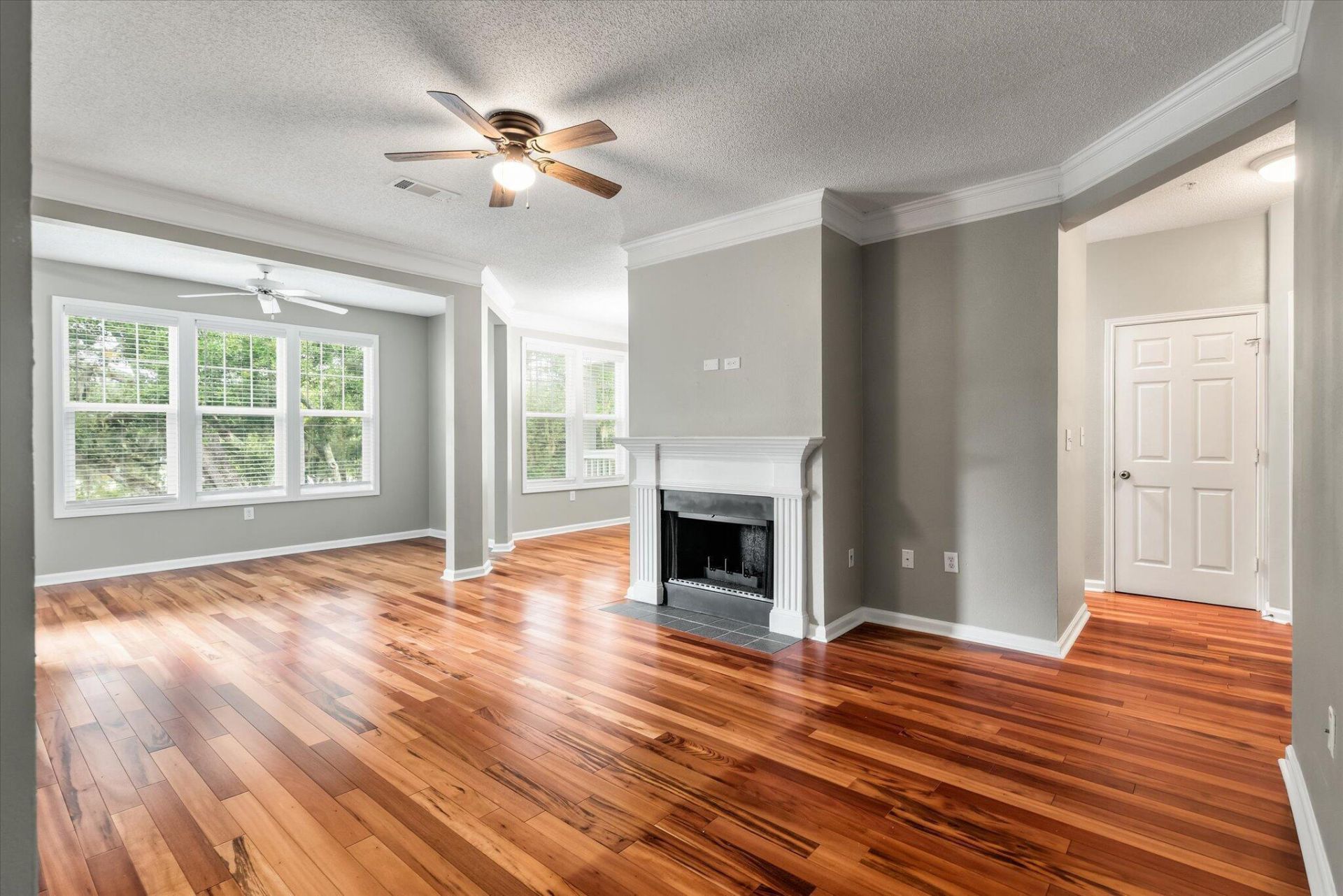 1734 Chatelain Way Photo 8