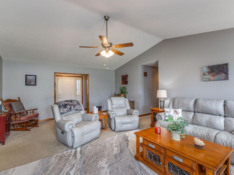 5373 Upper Valley Pike, Springfield, OH 45502 Photo 10