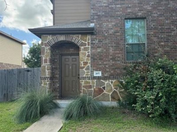 207 N College ST, Georgetown, TX 78626