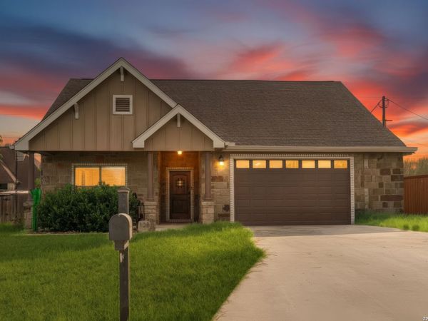 108 Ridgecrest, Floresville, TX 78114