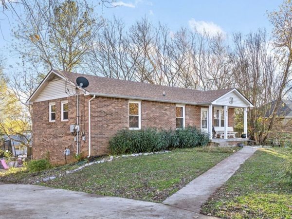 434 Bluff Dr , Clarksville, TN 37043