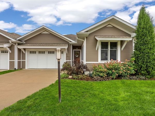 143 Leamer Court , Iowa City, IA 52246