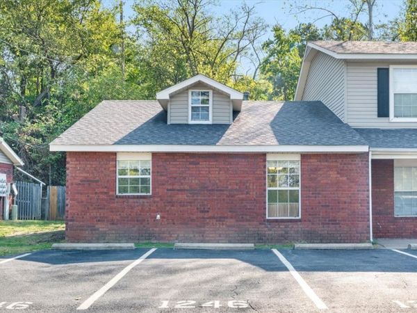 1246 N Iron Horse Drive, Fayetteville, AR 72703