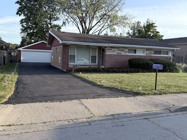 6635 W 87th Street , Oak Lawn, IL 60453