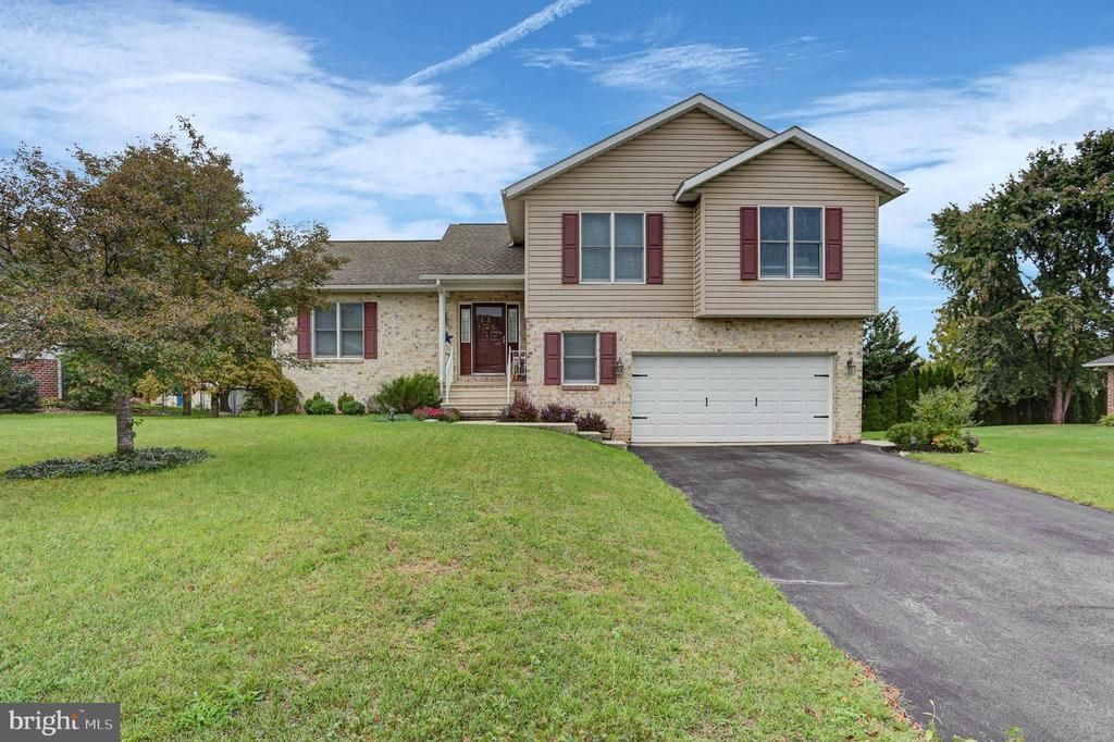 319 WELLSLEE DRIVE, CHAMBERSBURG, PA 17201