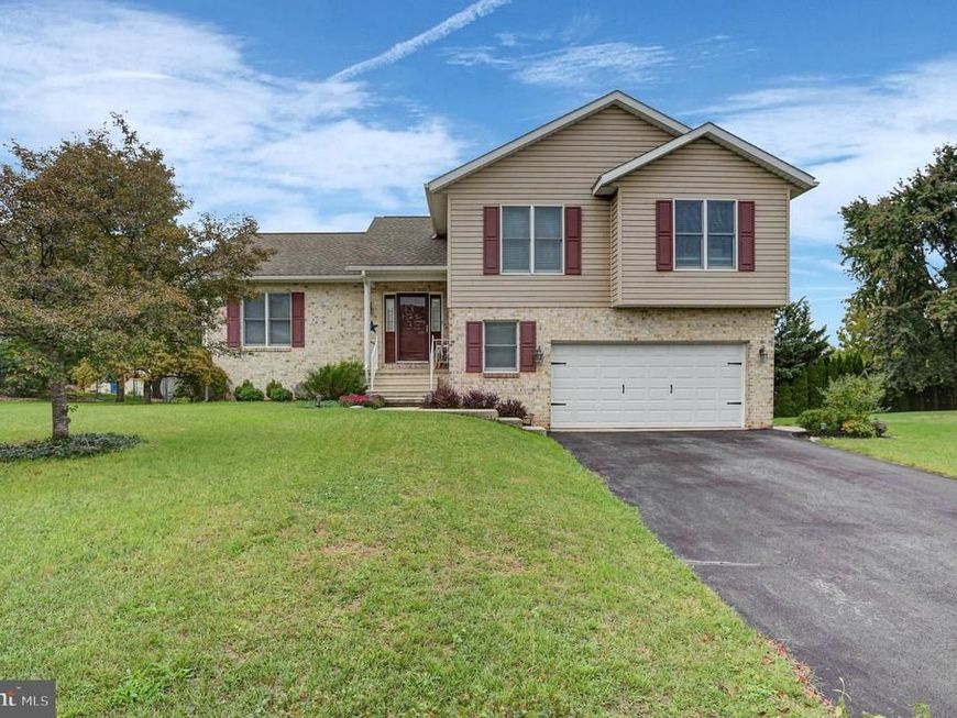 319 Wellslee Drive, Chambersburg, PA 17201 Main Photo