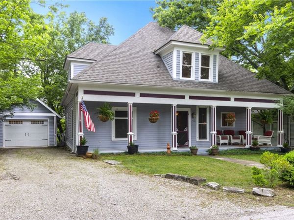 42 Vaughn Street , Eureka Springs, AR 72632