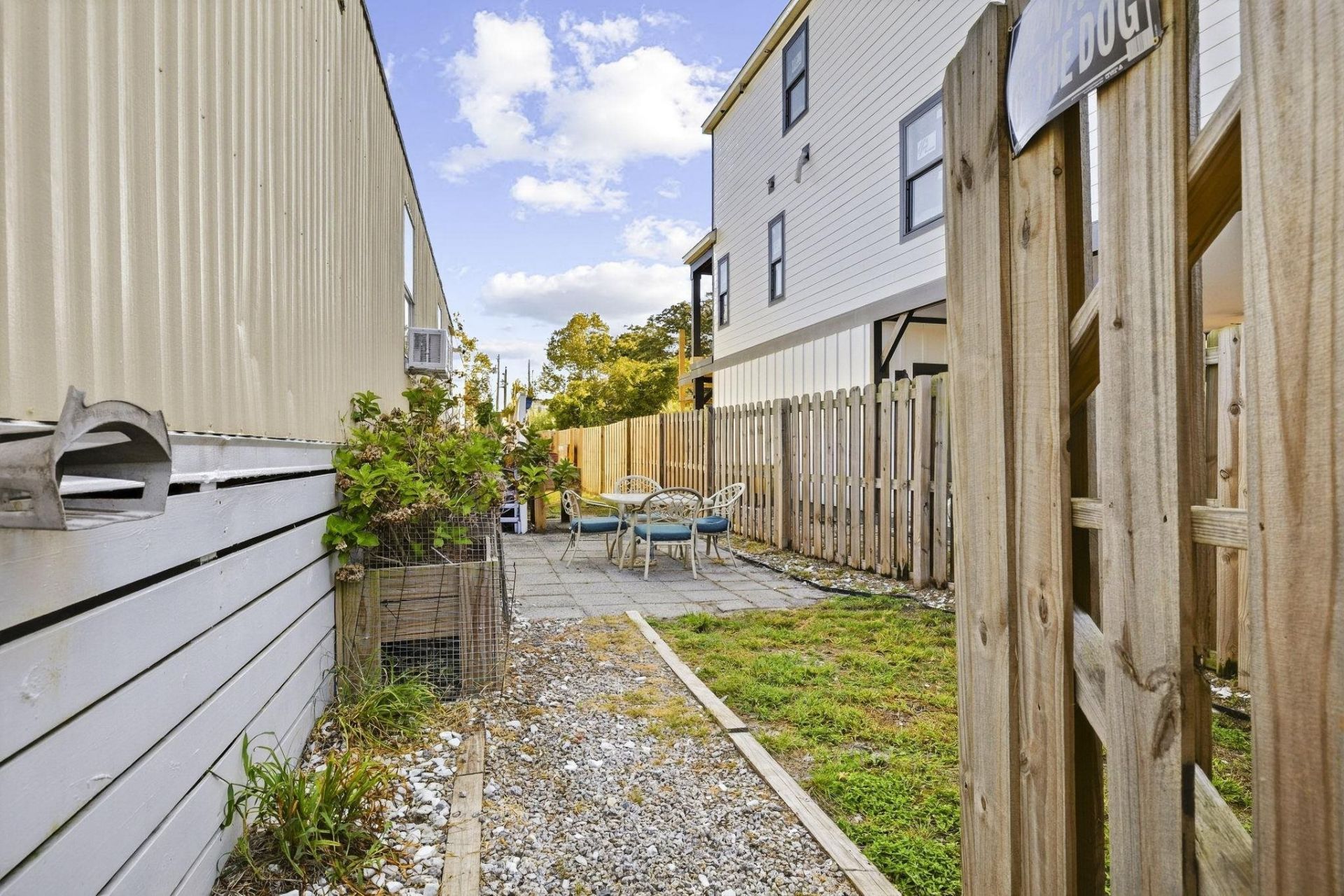 412 Seabreeze Dr. Photo 32