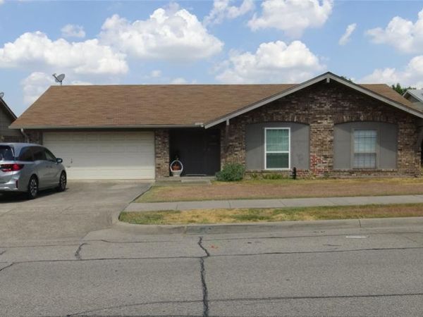 2107 Bordeaux Drive, Carrollton, TX 75007