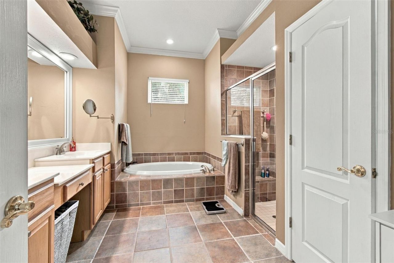 5105 Sylvan Oaks Drive, Valrico, FL 33596 Photo