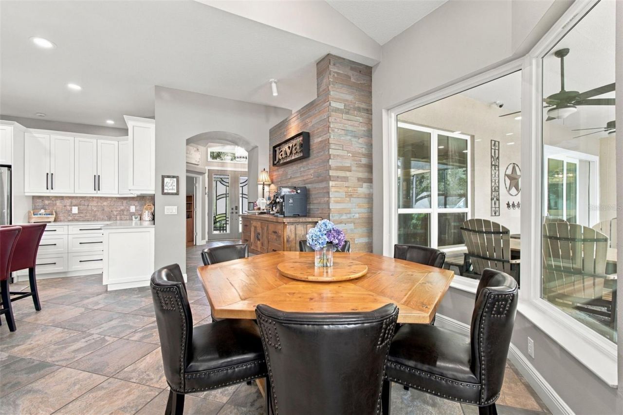 5105 Sylvan Oaks Drive, Valrico, FL 33596 Photo