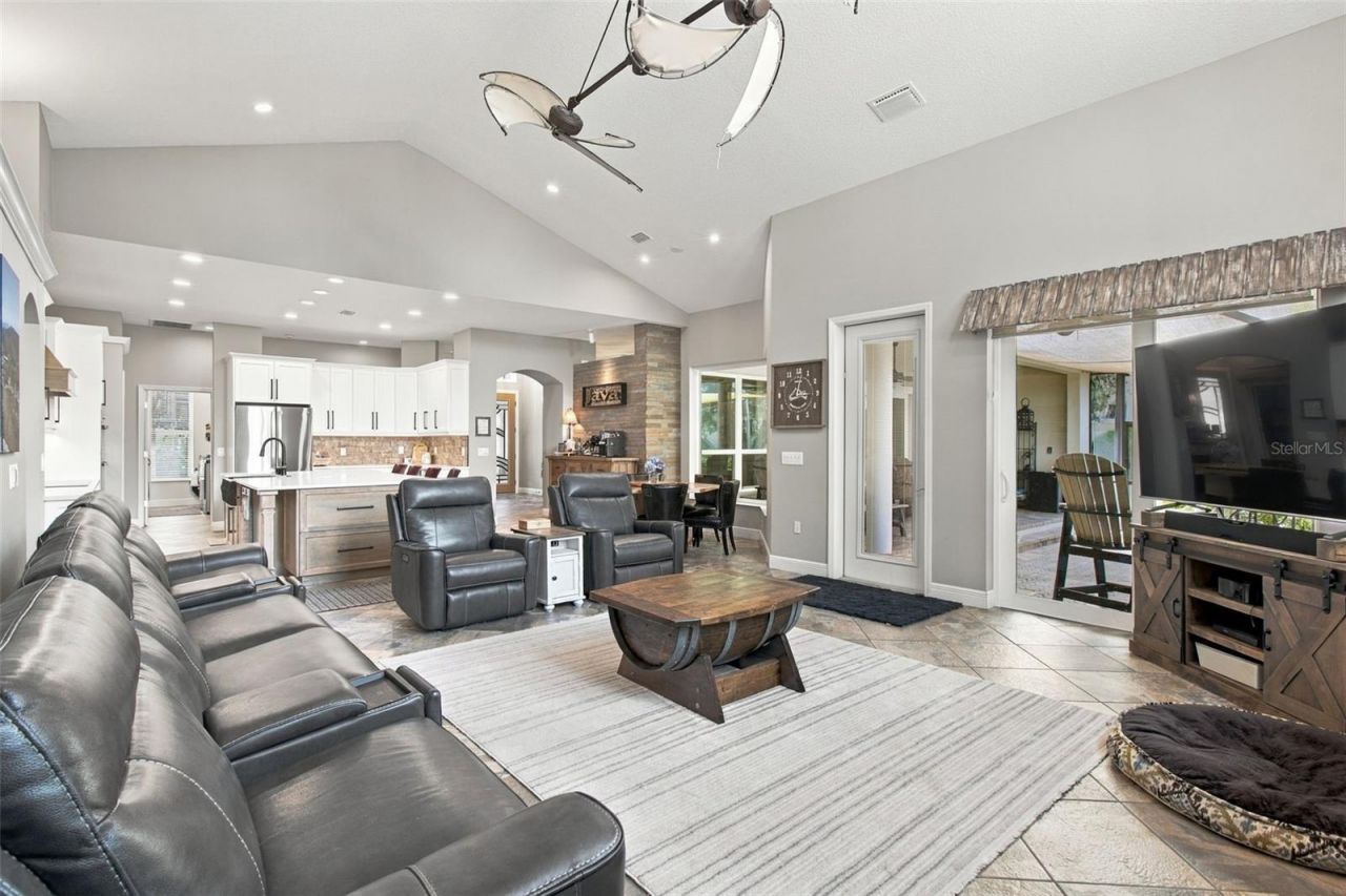 5105 Sylvan Oaks Drive, Valrico, FL 33596 Photo