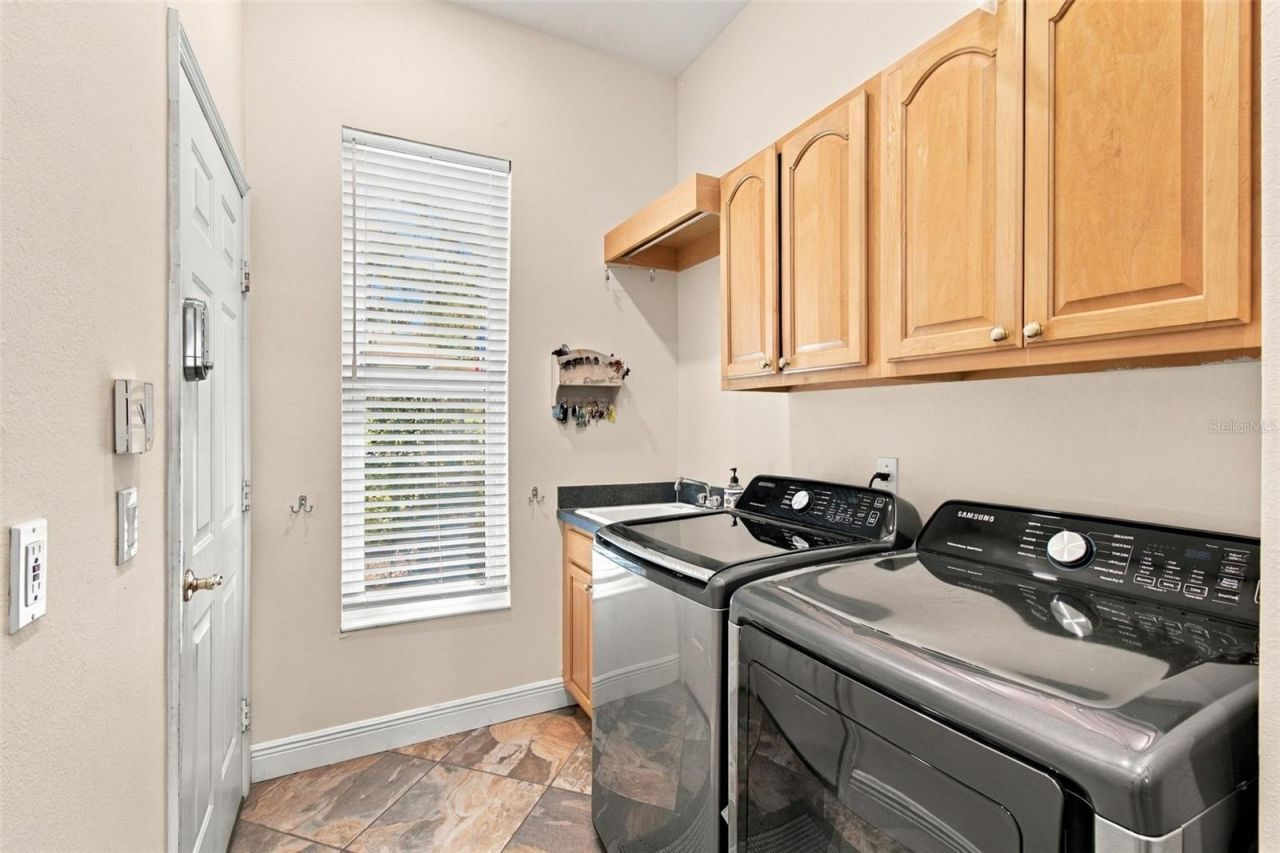 5105 Sylvan Oaks Drive, Valrico, FL 33596 Photo