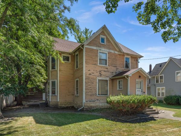 424 S 7th Street , DeKalb, IL 60115
