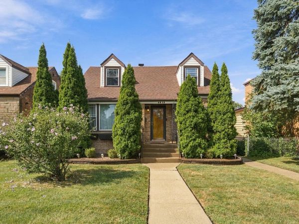 8818 S Sacramento Avenue , Evergreen Park, IL 60805