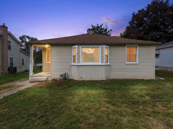 939 N Sleight Street , Naperville, IL 60563