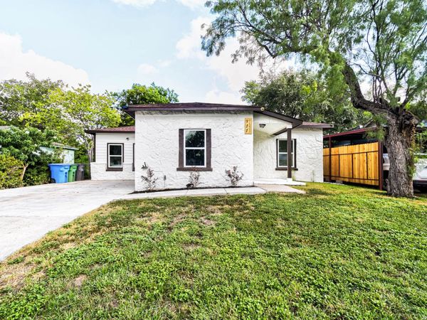 911 W WILDWOOD DR, San Antonio, TX 78201