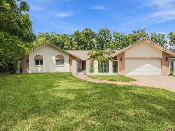 3066 Round Table LN, NAPLES, FL 34112
