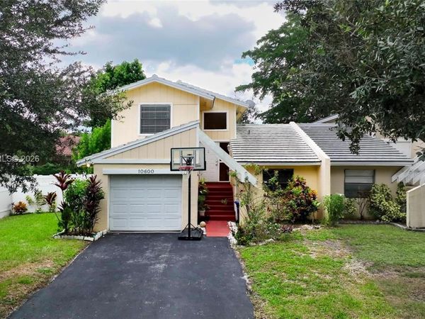10600 La Placida Dr , Coral Springs, FL 33065