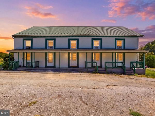 1099 IRISHTOWN ROAD, NEW OXFORD, PA 17350