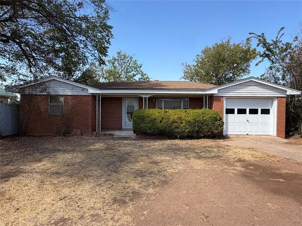 216 S 7th Street, Sentinel, OK 73664
