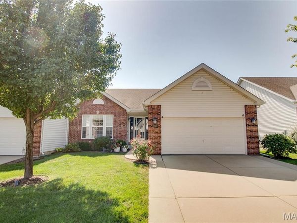 6814 Kensington Drive, Maryville, IL 62062