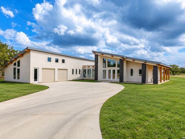 21660 Senior RD #2, Von Ormy, TX 78073