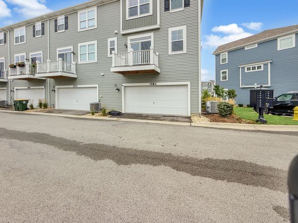 1582 Albany Street , Grayslake, IL 60030