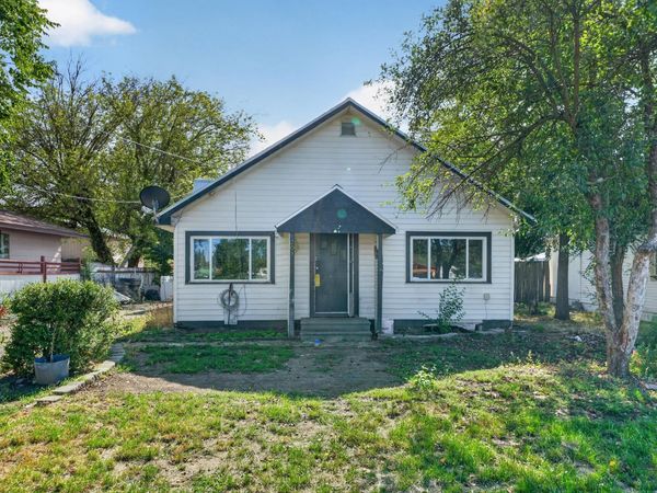 205 W Crawford St, Deer Park, WA 99006