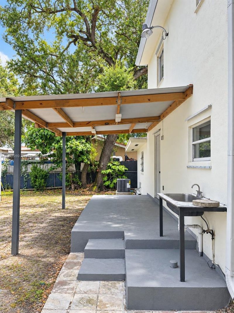 3229 NW 34th St , Miami, FL 33142 Photo