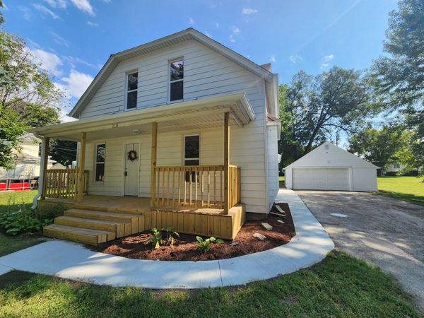 211 N Hickory Street , Wenona, IL 61377