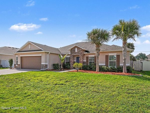 550 Dinner Street NE , Palm Bay, FL 32907