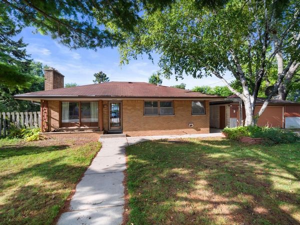 949 W Plainfield AVENUE, Milwaukee, WI 53221