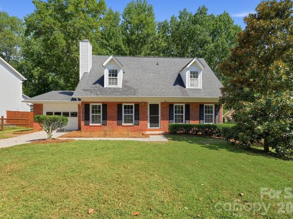 6240 Round Hill Road, Charlotte, NC 28211