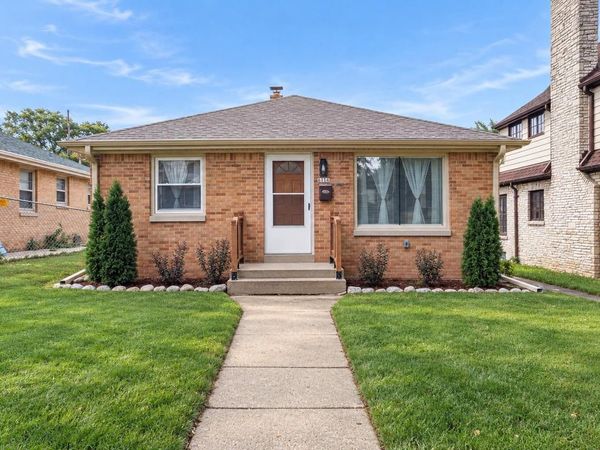 6114 W Leon TERRACE, Milwaukee, WI 53218