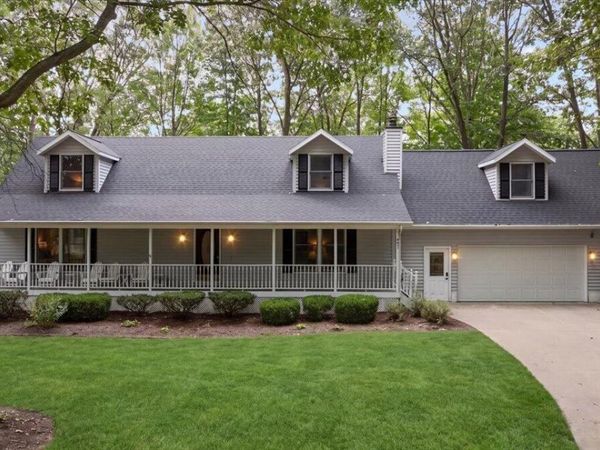 997 Singapore Drive, Saugatuck, MI 49453