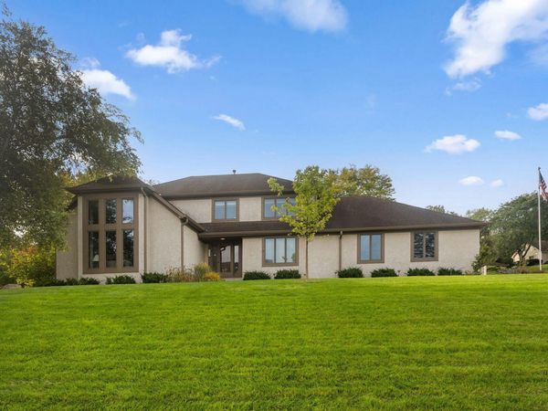 525 Sycamore Circle, Plymouth, MN 55441
