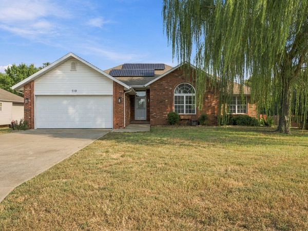 719 Becky Street , Willard, MO 65781