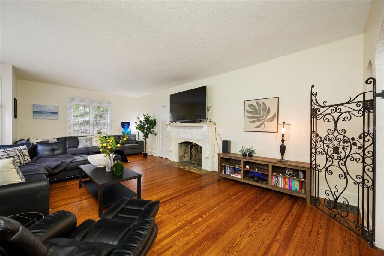 1225 11 Street N, Saint Petersburg, FL 33705 Photo