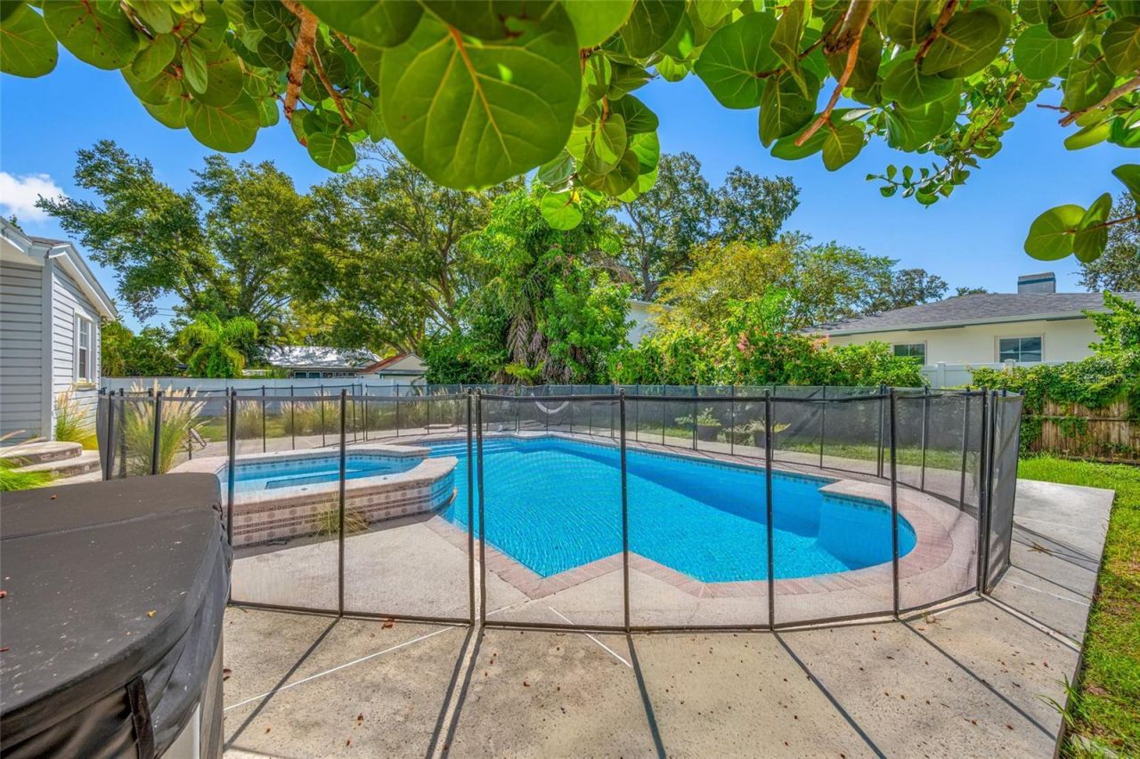 1225 11 Street N, Saint Petersburg, FL 33705 Photo