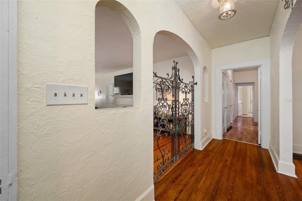 1225 11 Street N, Saint Petersburg, FL 33705 Photo