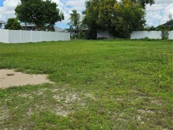 611 SW 27th TER , CAPE CORAL, FL 33914