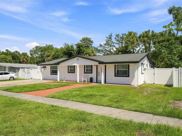 6529 LA MESA CIRCLE , TAMPA, FL 33634